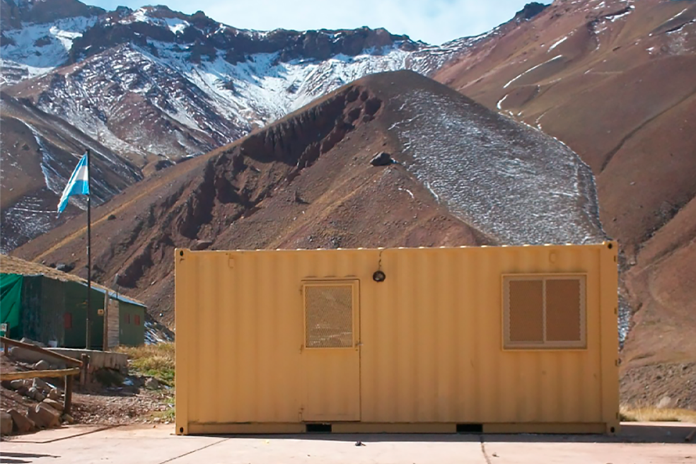 container en alta montaña
